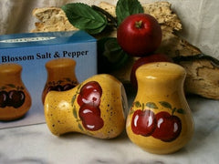 Country Apple Porcelain Salt Pepper Set